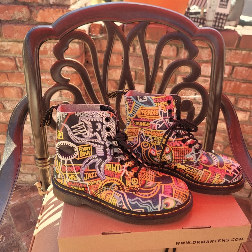 Rare Wigwam Graffiti Mark womens  Size 9 unisex